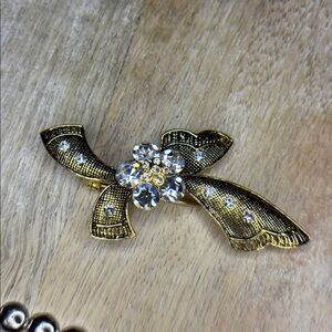 Vintage floral gold tone with rhinestone bow style Bro